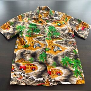 🌴COOL VINTAGE Hawaiian shirt w/ woodies. From Winnie Fashion size M. Made in HI